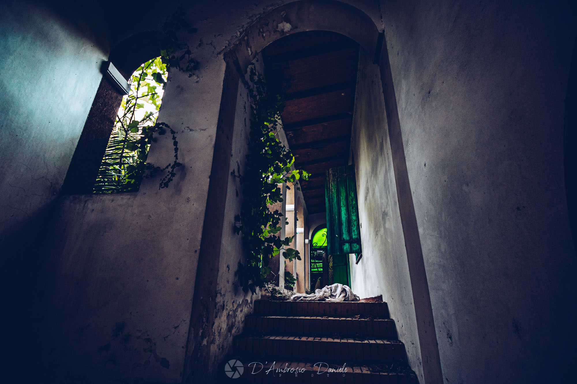 Villa Nobiliare Abbandonata, Interni, UrbeX